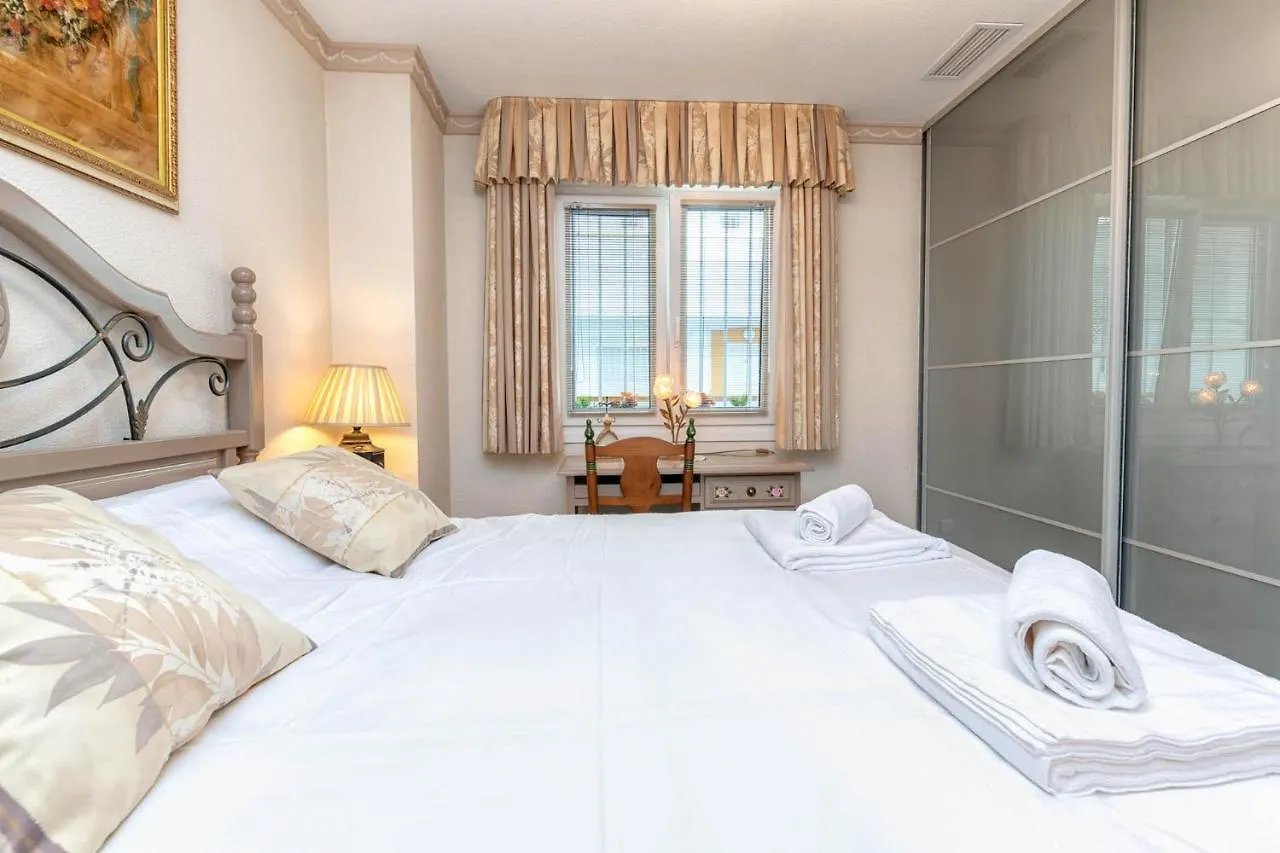Castillo Fuengirola Apartment
